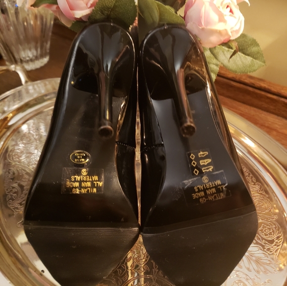 Shoes - Picture 4 of 5